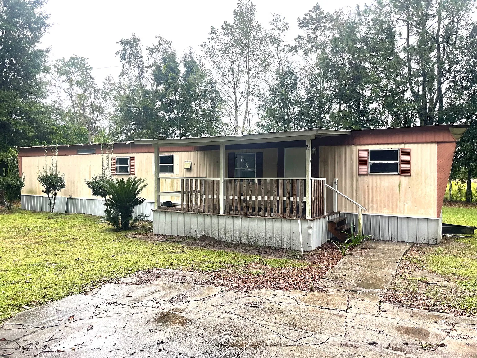 3 bed 1.5 bath bright and large home — Photo 1