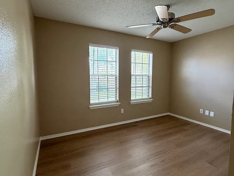 7901 Elk Dr — Photo 5