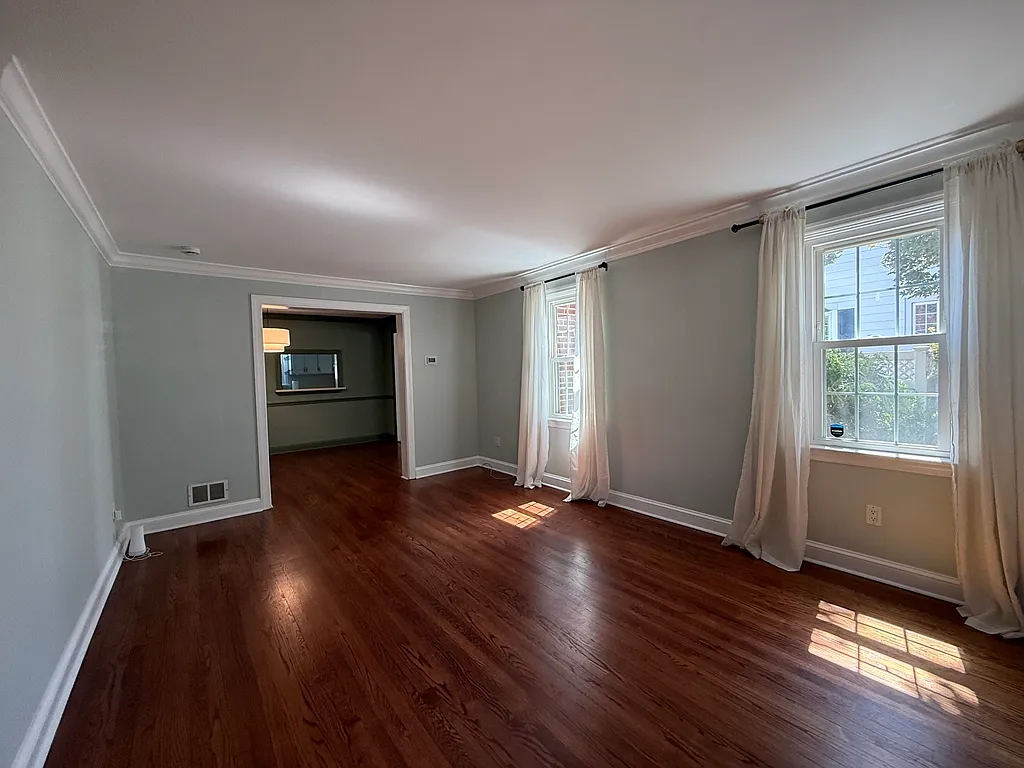 3 bed, 2.0 bath, 1500 sqft, $2,800 — Photo 2