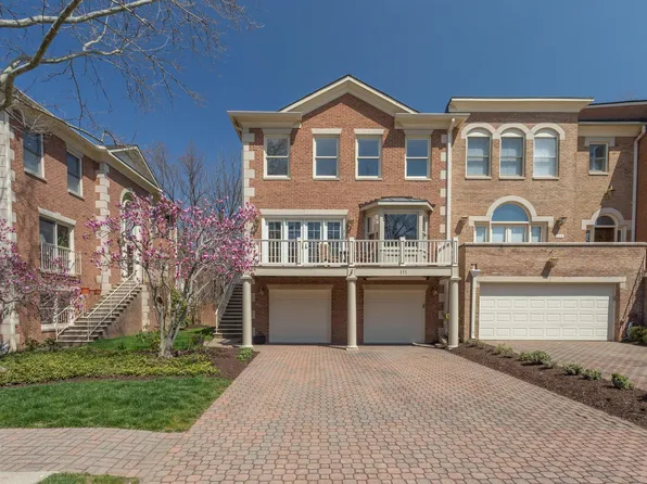 111 Gresham Pl, Falls Church, VA 22046