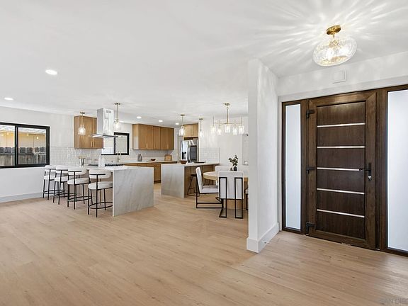 3rd image of 3227 Mercer Ln