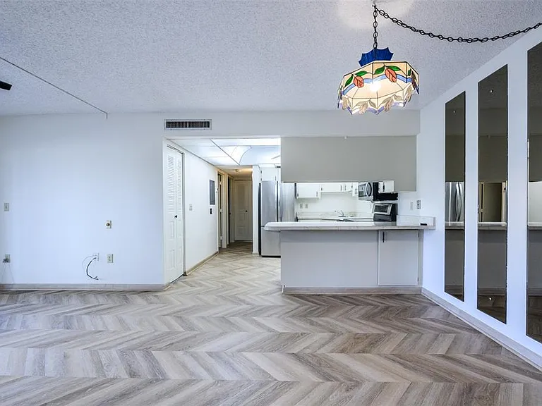 2300 Aaron St #114 — Photo 10