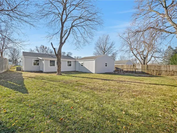 4146 E Seneca Ave, Des Moines, IA 50317