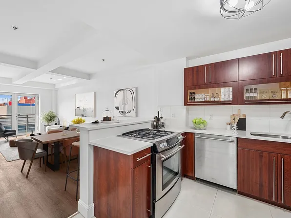 302 2nd St APT 4B, Brooklyn, NY 11215