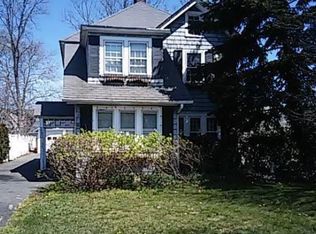 290 Windsor Ave, Brightwaters, NY 11718