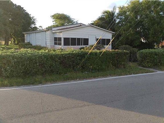2nd image of 1001 N Railroad Ave