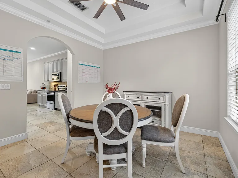 1121 Charming St — Photo 3