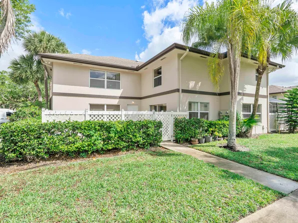 3 Amherst Court #C, Royal Palm Beach, FL 33411