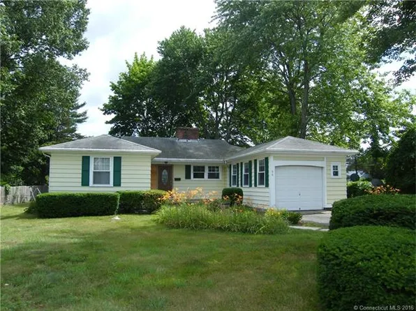 96 Elm St, Old Saybrook, CT 06475
