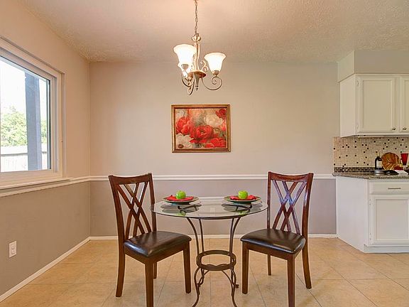 4th image of 2820 Wood Hollow Dr