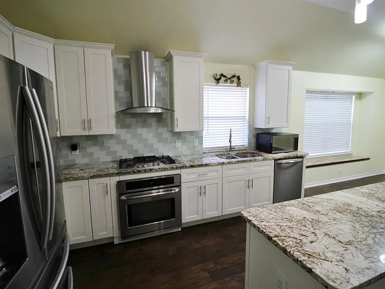 4003 Greenwood Way — Photo 8