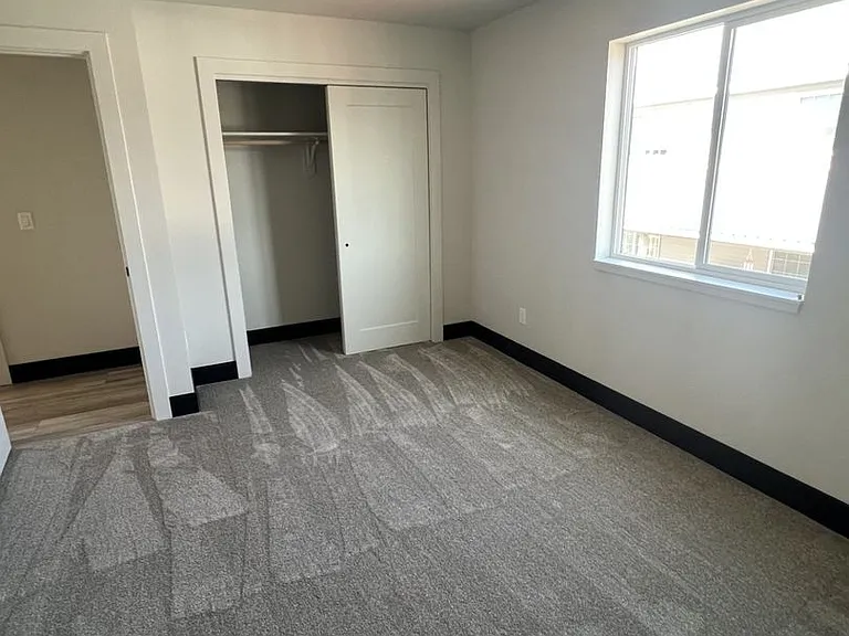 861 9th St W — Photo 25