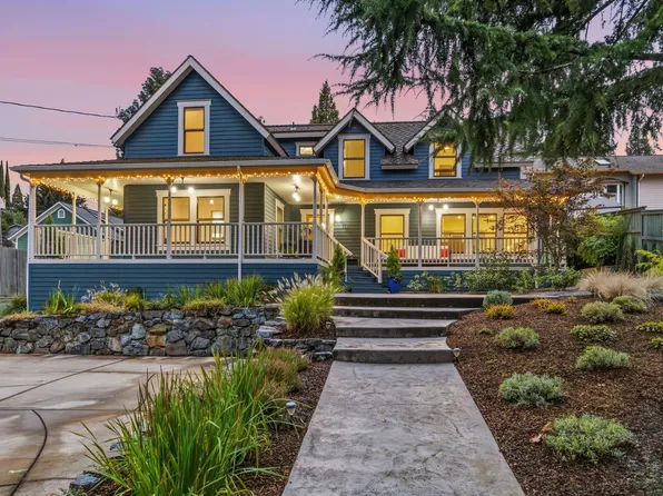 494 Holly St, Ashland, OR 97520