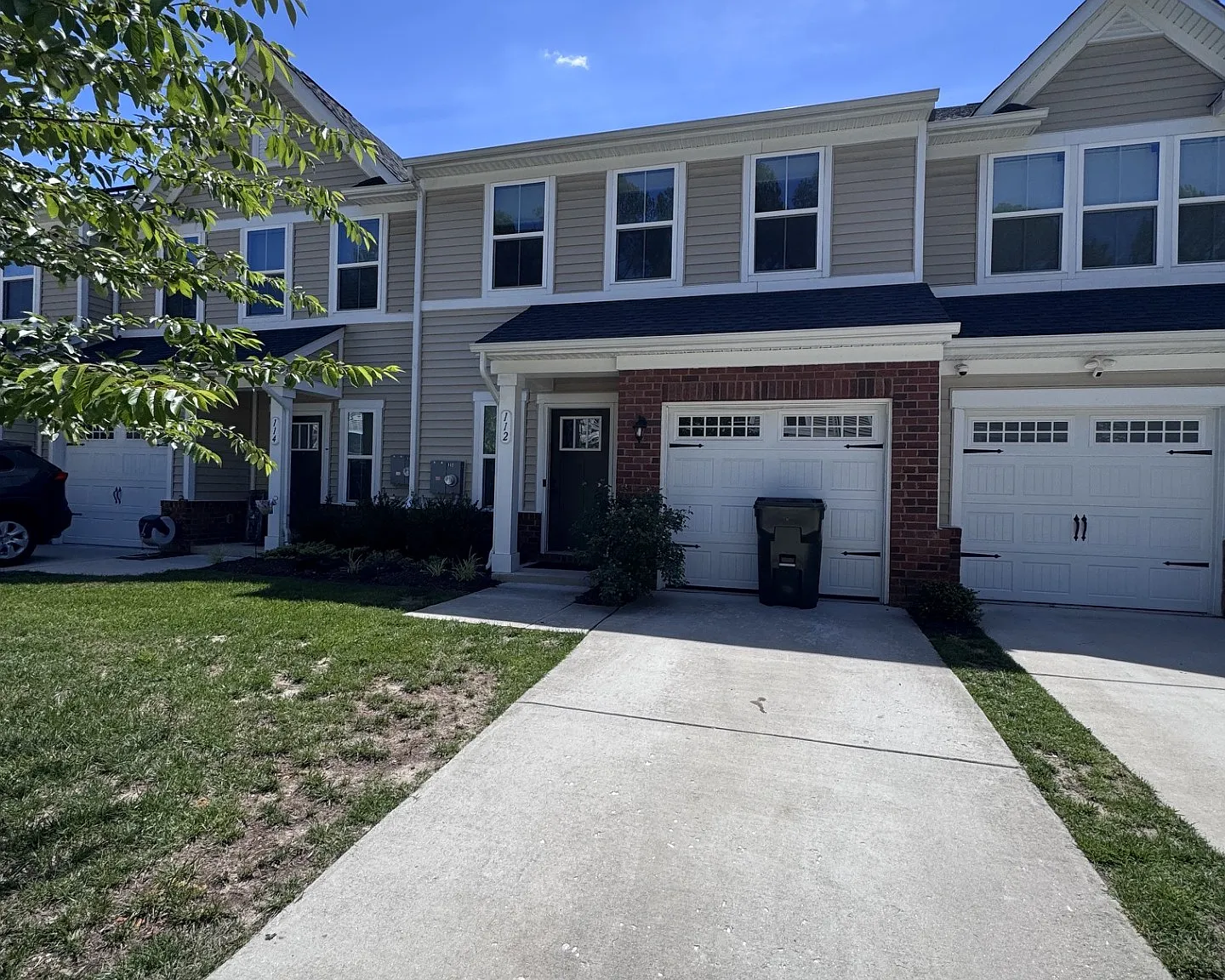 3 bed, 2.5 bath, 1841 sqft, $2,600 — Photo 1