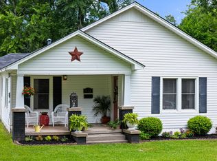 812 N Bledsoe St, Gilmer, TX 75644