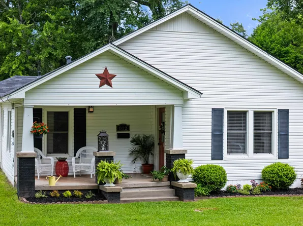 812 N Bledsoe St, Gilmer, TX 75644