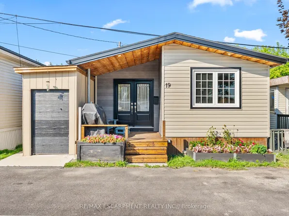 3233 Derry Rd E #19, Mississauga, ON L4T 1A8