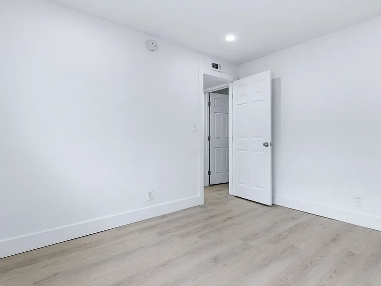 1015 NE 17th Ave — Photo 24