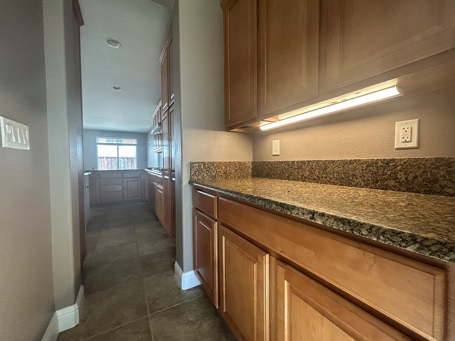 4bd 2.5ba Lathrop Home — Photo 4