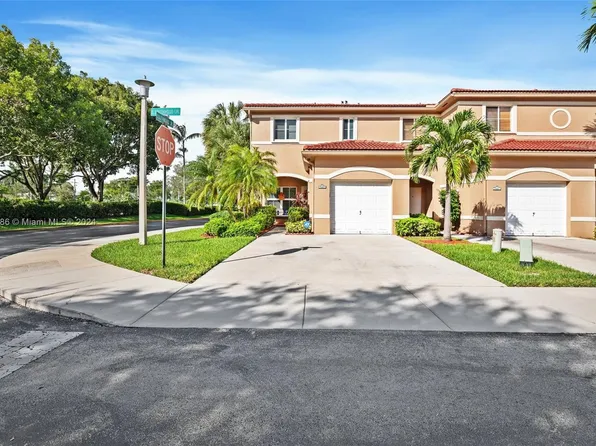 7981 S Southwood Cir, Davie, FL 33328