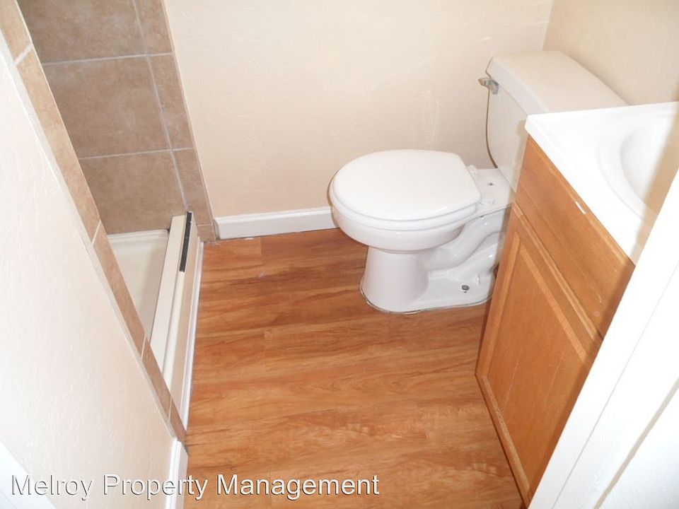 2nd image of 4441 1/2 52nd St