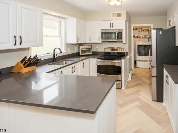 66 Fords Rd, Randolph Twp., NJ 07869