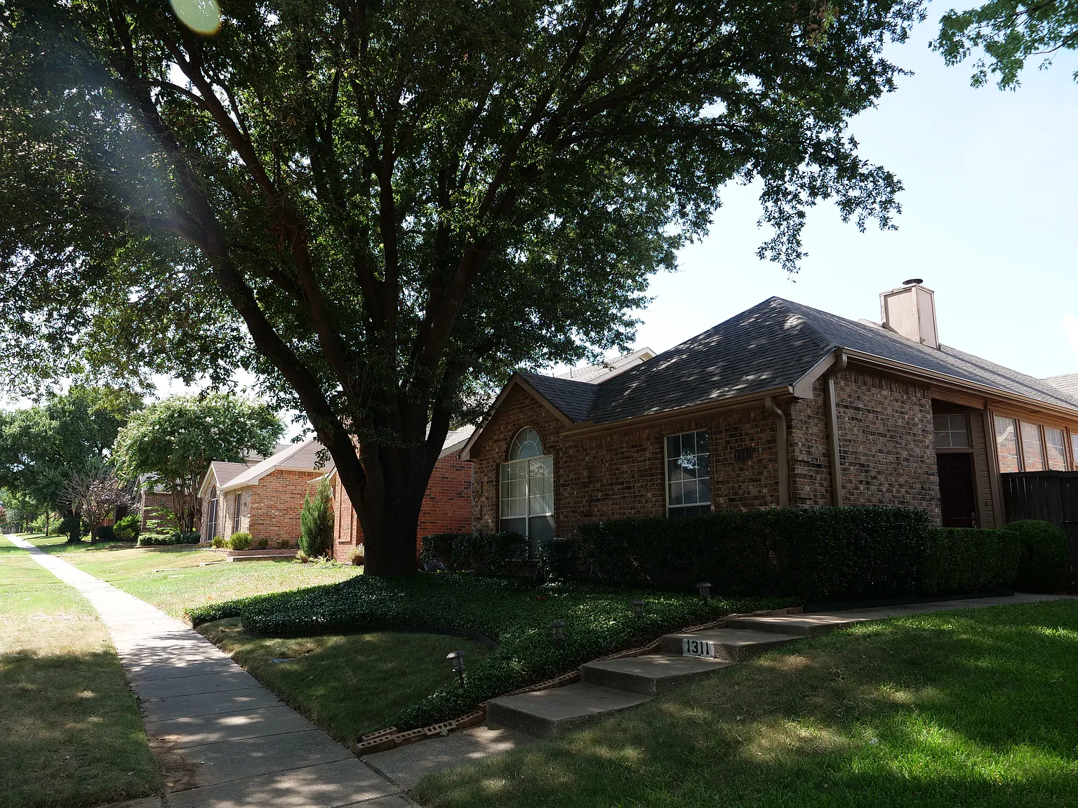 3 bed, 1270 sqft, $2,200 — Photo 3