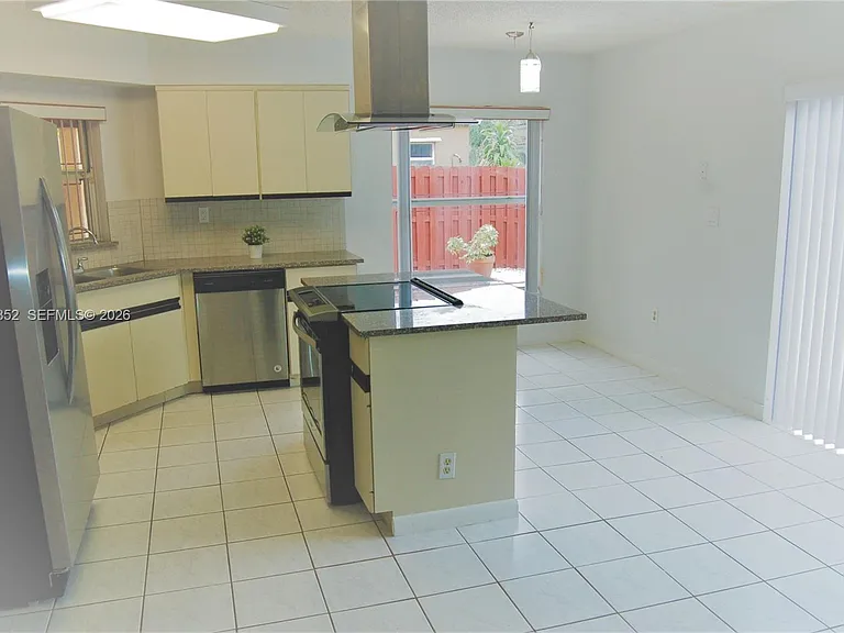 10957 SW 73rd Ter — Photo 5