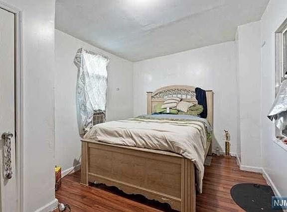 2nd image of 418 William St
