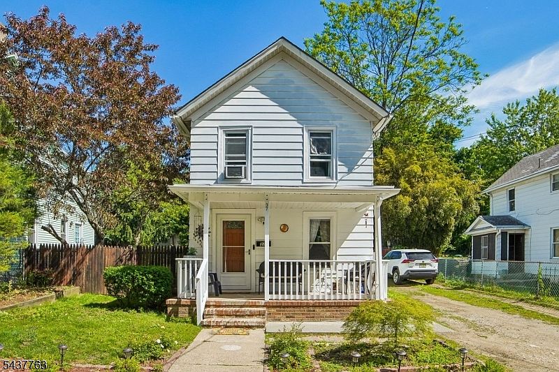 1st image of 37 Stoll St