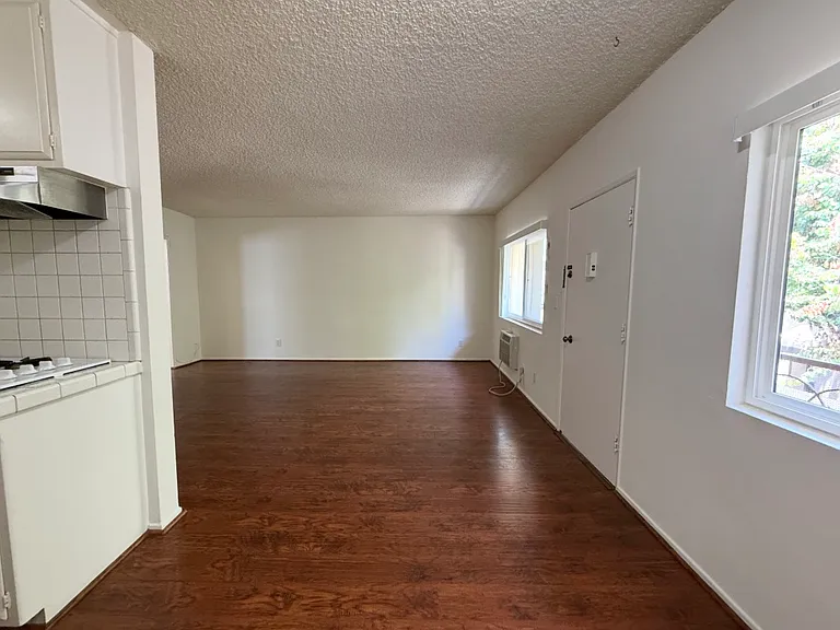 712 N Isabel St #6 — Photo 6
