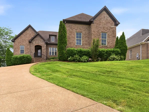 1038 Island Brook Dr, Hendersonville, TN 37075