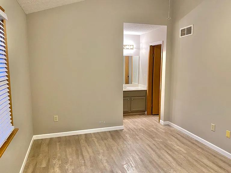 1162 Cambridge Way — Photo 12