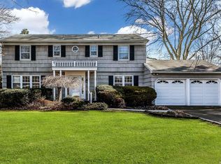 3 Rosemont Ct, Greenlawn, NY 11740