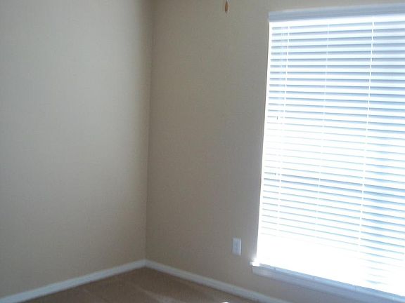 3rd image of 1558 Weyland Dr APT 1105