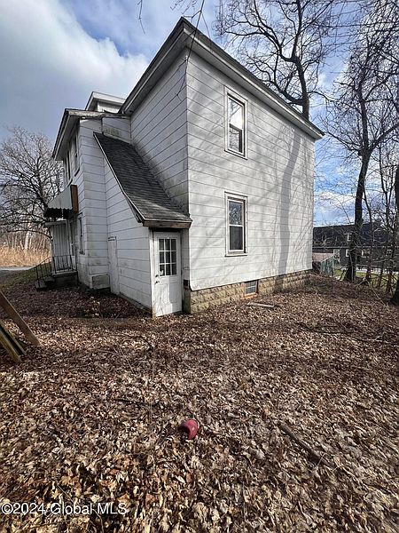 5th image of 8 Van Rensselaer Road