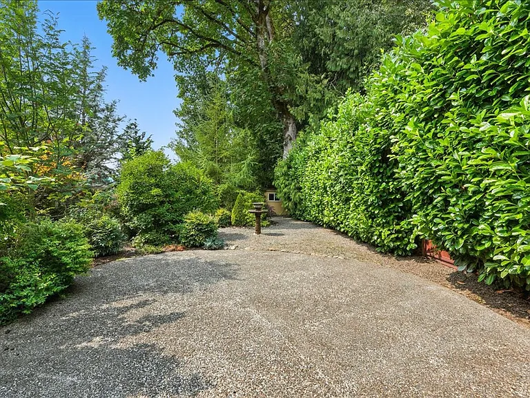 2448 Margery St — Photo 28