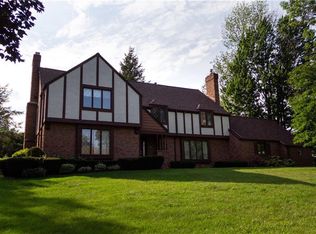 2 Lamplighter Ln, Rochester, NY 14616