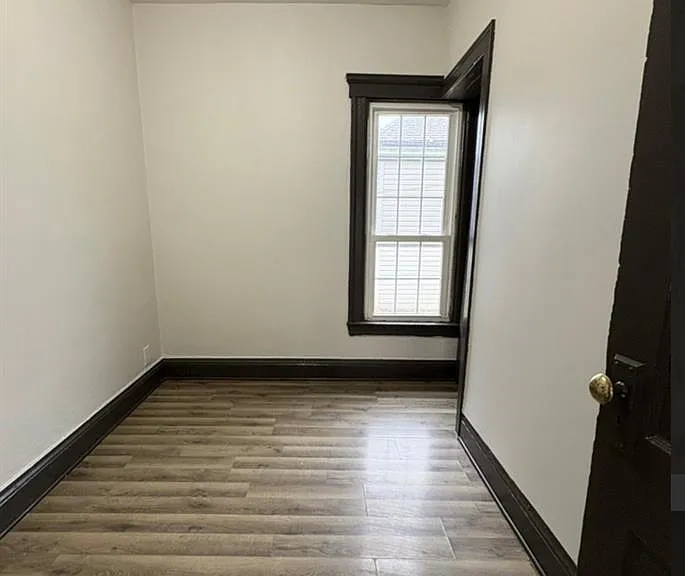 1011 Windsor Ave — Photo 6