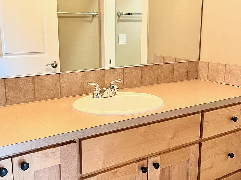 535 Florida Ave — Photo 23