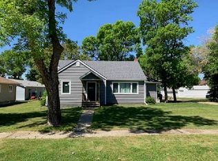 330 2nd Ave SE, Leeds, ND 58346