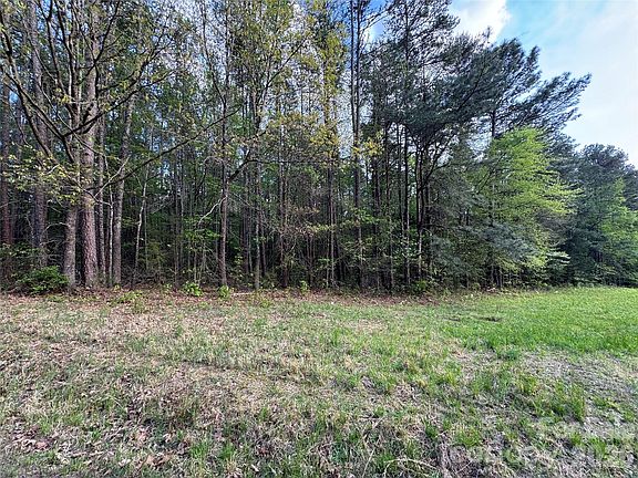 4th image of 255 Young Rd