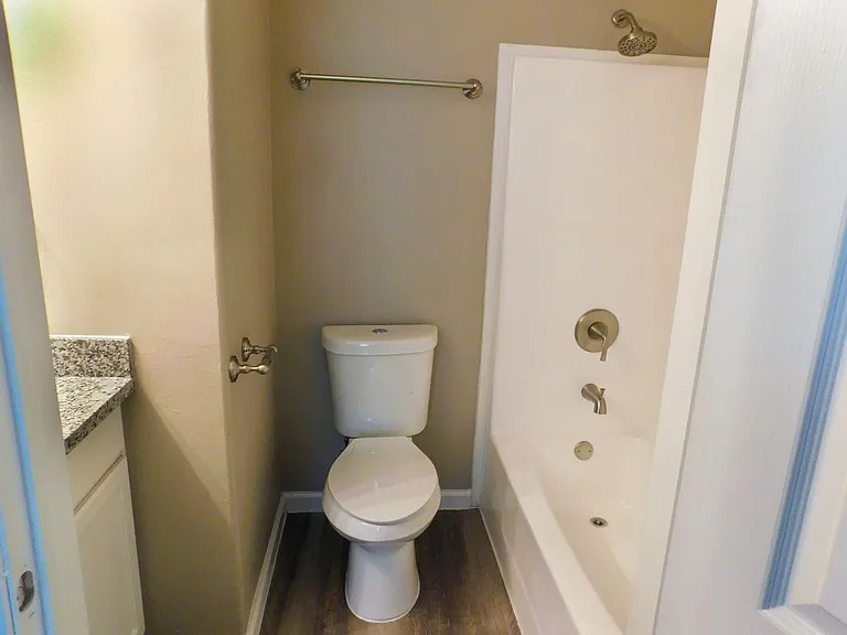 152 Varsity Dr — Photo 29