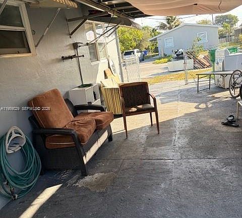 2nd image of 1913 Gardenia Rd