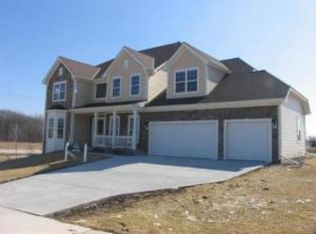 2497 Pawnee Dr, Grafton, WI 53024