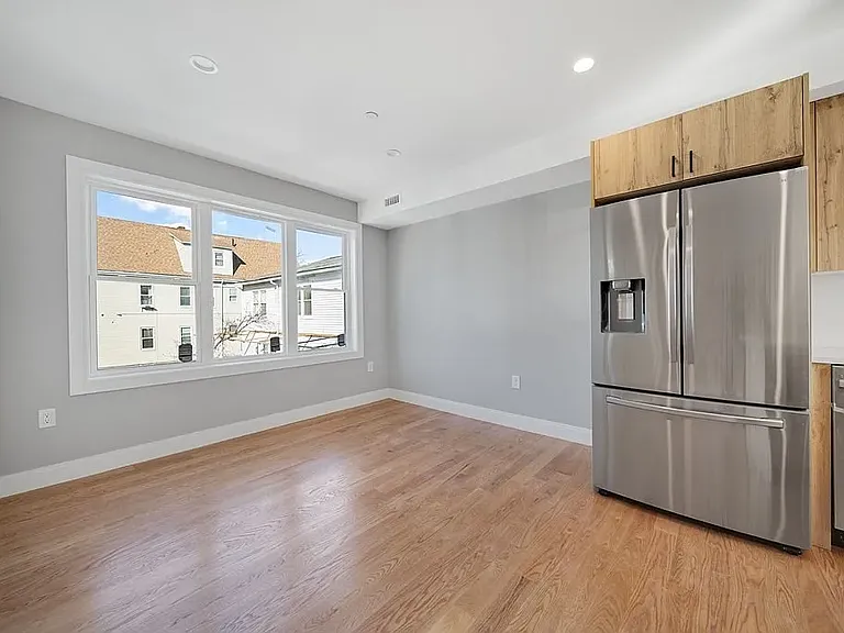 86 Blossom St #2 — Photo 19