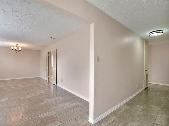 5th image of 15927 Wingdale Dr