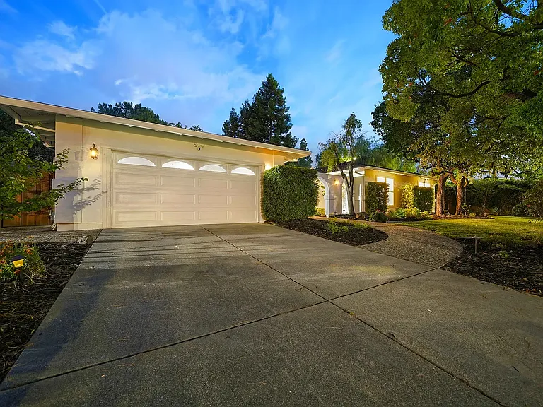 2037 Banbury Rd — Photo 4