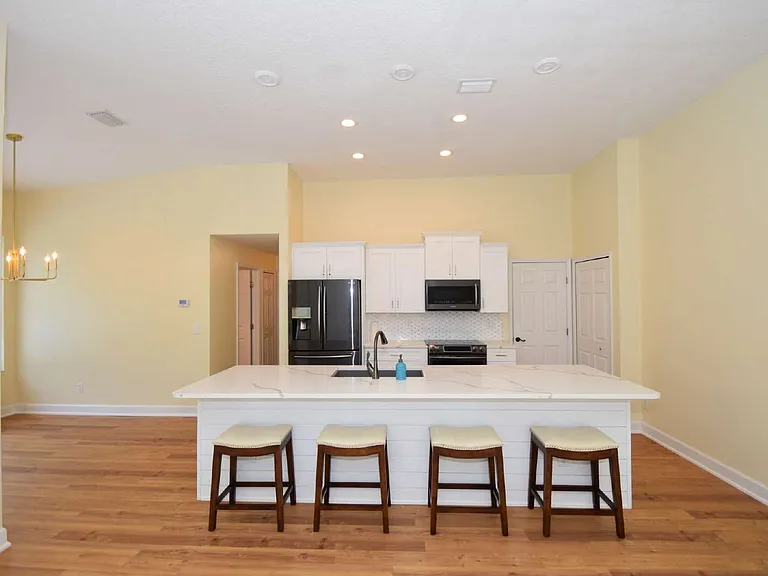 1216 Hampstead Ln — Photo 8