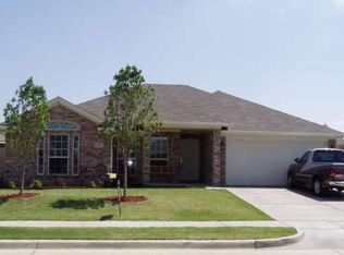 920 La Sierra Dr, Crowley, TX 76036